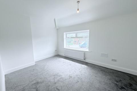 2 bedroom terraced house to rent, Grindall Avenue, Moston