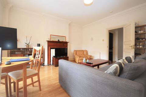 1 bedroom flat to rent, Askew Road, Shepherds Bush W12 9BA