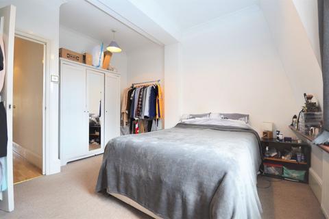 1 bedroom flat to rent, Askew Road, Shepherds Bush W12 9BA