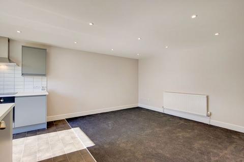 2 bedroom flat to rent, Broadway, Stratford