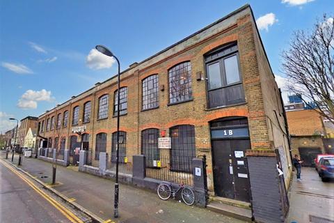 Property to rent, 1b Darnley Road, London