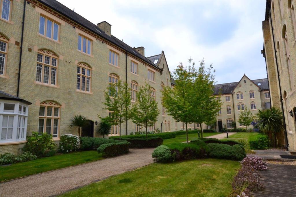 Fairfield Hall, Stotfold, Hertfordshire 2 bed apartment £975 pcm (£