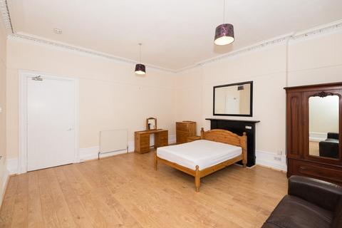 3 bedroom flat to rent, Bridge Street, City Centre, Aberdeen, AB11