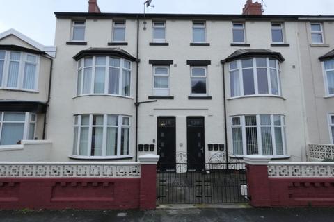 2 bedroom property to rent, Bond Street