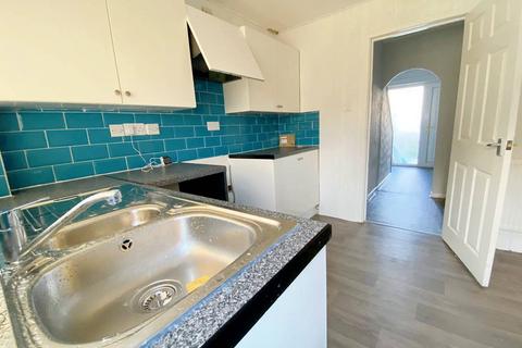 2 bedroom end of terrace house to rent - Warnford Grove, Holmewood, Bradford BD4