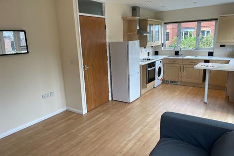 2 bedroom flat to rent, Barnsdale Close Loughborough LE11 5AN