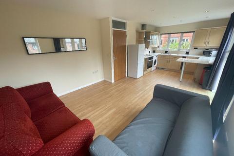 2 bedroom flat to rent, Barnsdale Close Loughborough LE11 5AN