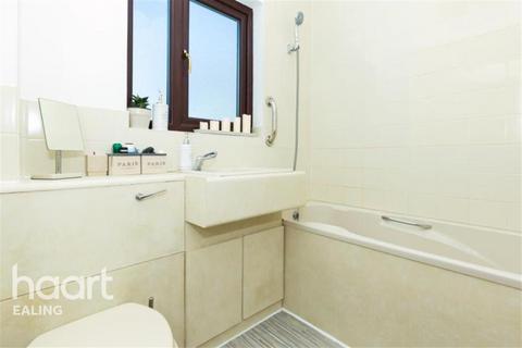 1 bedroom end of terrace house to rent, Allonby Drive, Ruislip, HA4