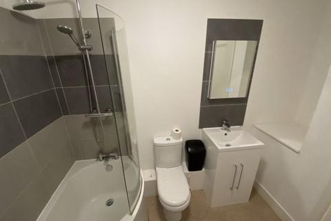 3 bedroom apartment to rent - 2/3 Bedroom Flat - Cavendish Road £1950 pcm - Students & Sharers welcome - Available NOW!