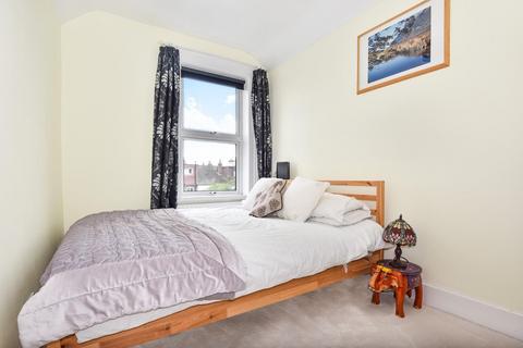 17 Ludlow Road, Guildford, GU2 7NR