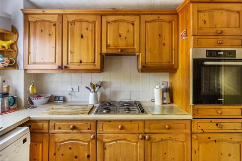 8 Penny Drive, Wood Street Village, Guildford, GU3 3DJ