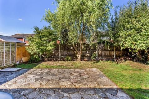8 Penny Drive, Wood Street Village, Guildford, GU3 3DJ