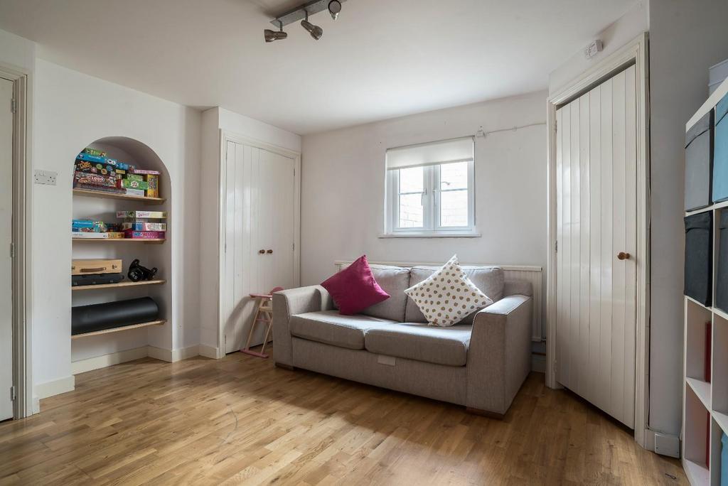 012 27 Cooper Rd, Guildford Hazeldine 20190627 MH1