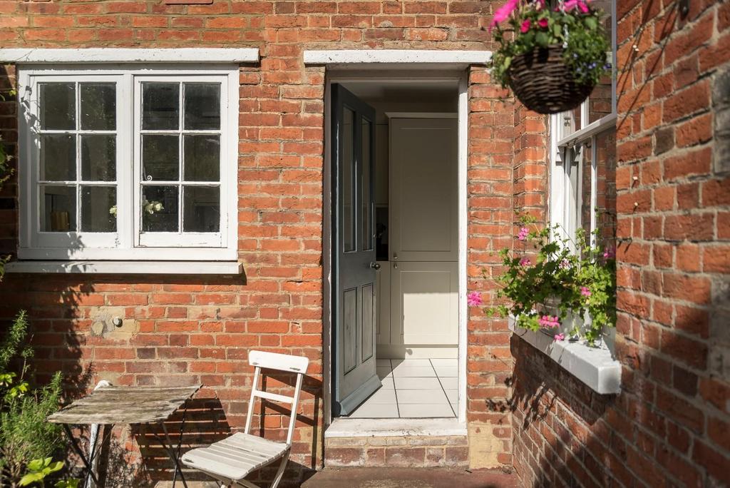 018 27 Cooper Rd, Guildford Hazeldine 20190627 MH1