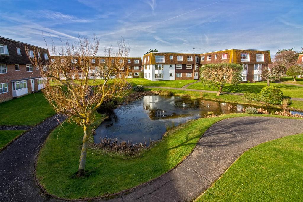 Westlake Gardens, Worthing 2 bed flat £875 pcm (£202 pw)