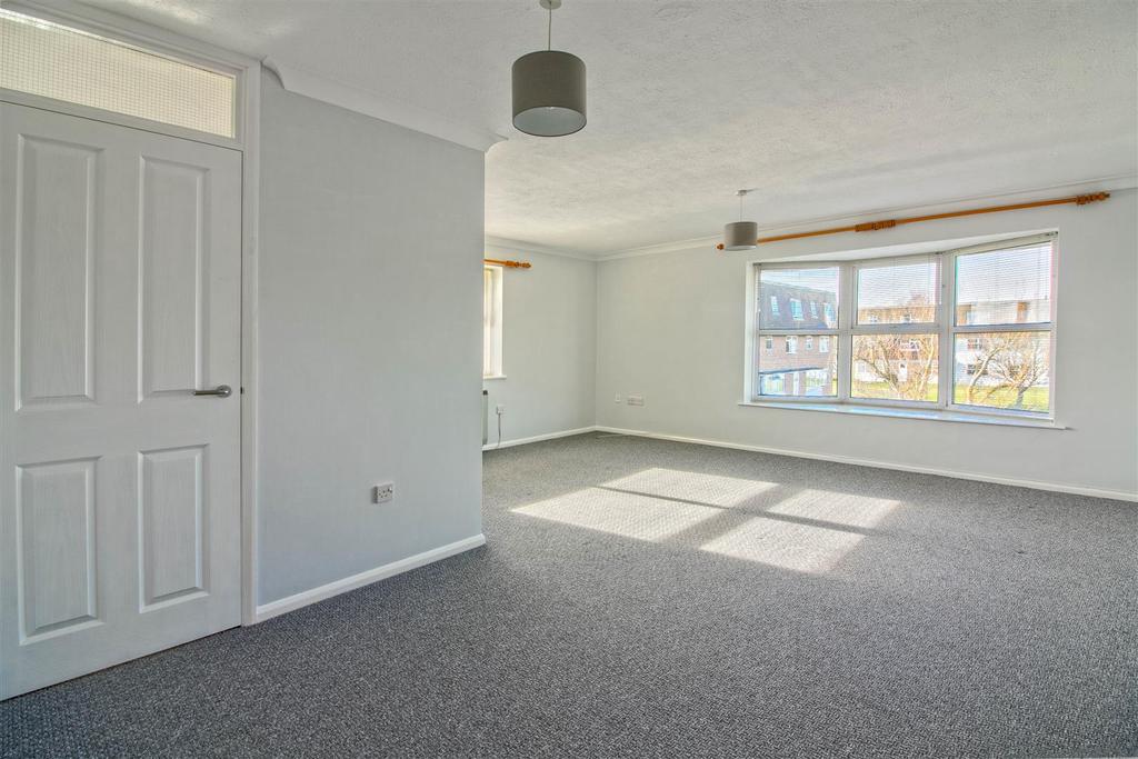 Westlake Gardens, Worthing 2 bed flat £875 pcm (£202 pw)
