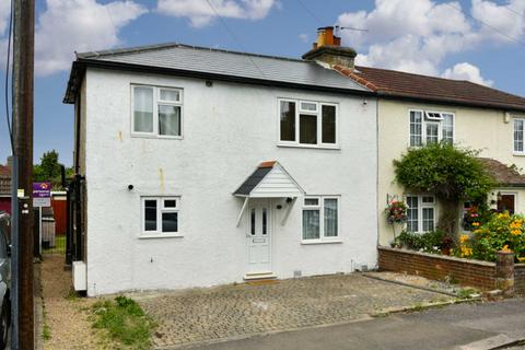 2 bedroom house to rent, Middle Lane, Epsom