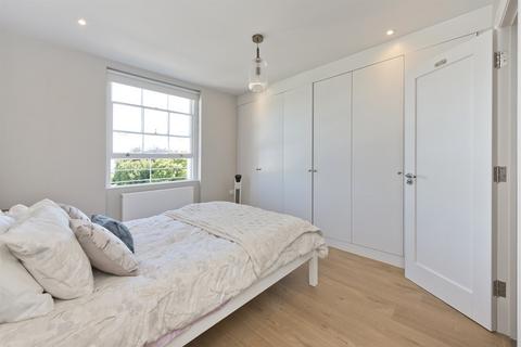 3 bedroom flat to rent, Cornwall Gardens, London, SW7
