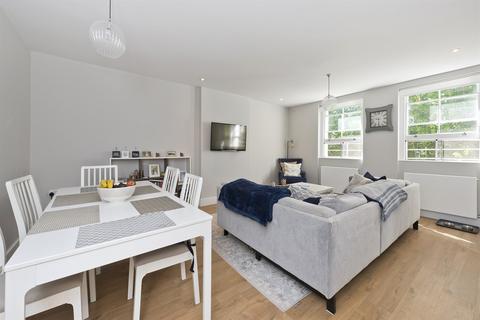 3 bedroom flat to rent, Cornwall Gardens, London, SW7