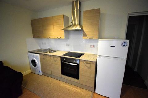 1 bedroom house to rent, Newport Road, Cardiff