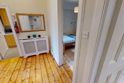 3 bedroom flat to rent, Church Street, West End, Glasgow, G11