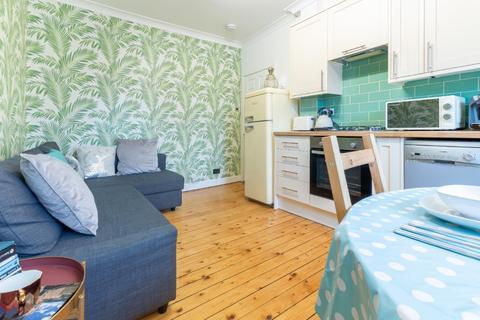 1 bedroom flat to rent, Leven's Close, Tollcross, Edinburgh, EH3