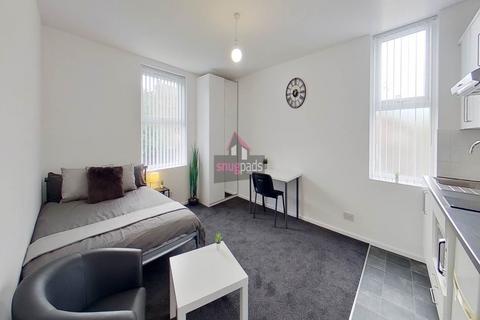 1 bedroom in a house share to rent, Gildabrook Road, Salford, Manchester