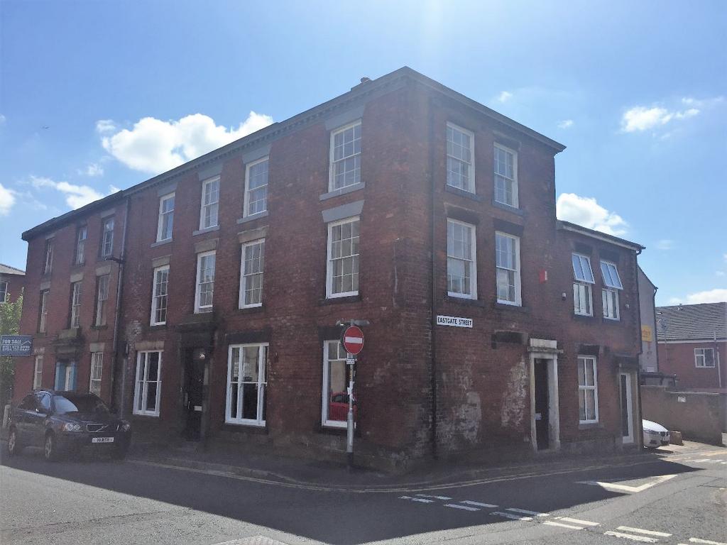 Rochdale OL12 2 bed apartment - £750 pcm (£173 pw)