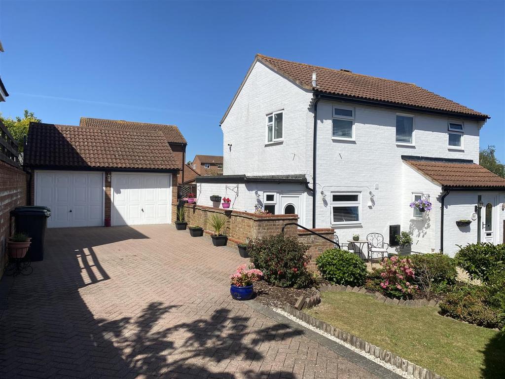 Winterbourne Close, Hastings 3 bed detached house £360,000