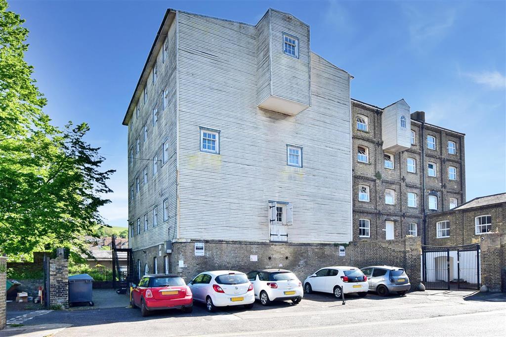 London Road, Dover, Kent 2 bed flat for sale £150,000