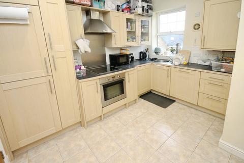 2 bedroom flat to rent, Holyrood Avenue, Lodge moor, Sheffield, S10