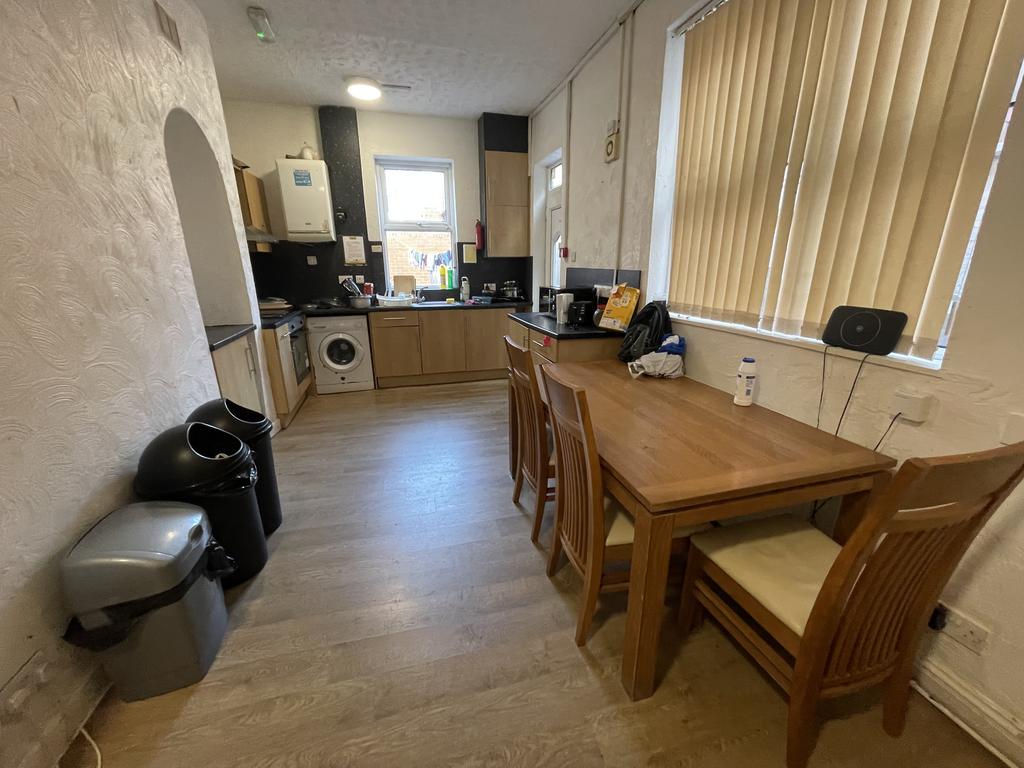 Kitchen/ dining room