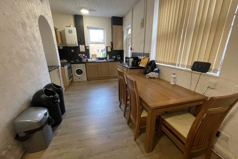 undefined, Rooms to rent 71 Broxholme Lane, Doncaster DN1 2LN