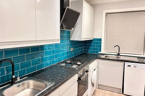 2 bedroom flat to rent, London NW11