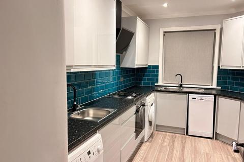 2 bedroom flat to rent, London NW11