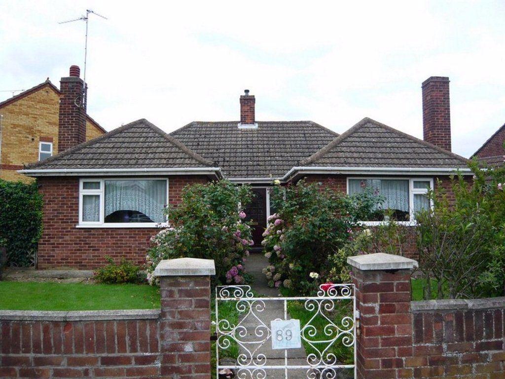 Welland Close, Peterborough 3 bed bungalow £800 pcm (£185 pw)