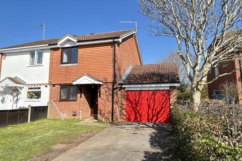 2 bedroom semi-detached house to rent, Chineham