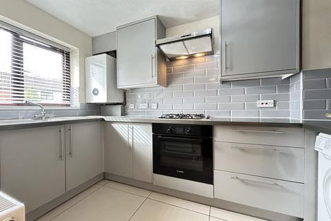 2 bedroom semi-detached house to rent, Chineham