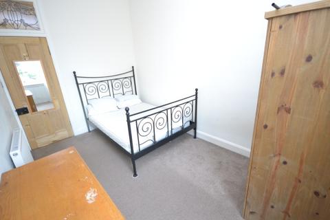 2 bedroom flat to rent, Roseburn Place, Roseburn, Edinburgh, EH12