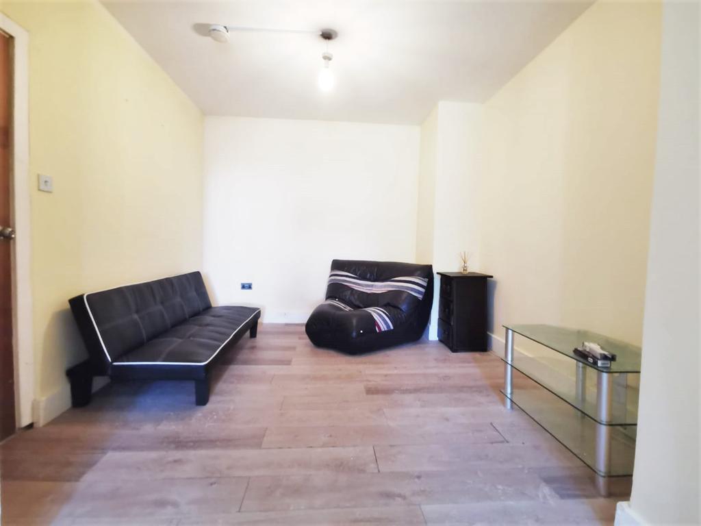 Hayes, UB3 Studio £950 pcm (£219 pw)