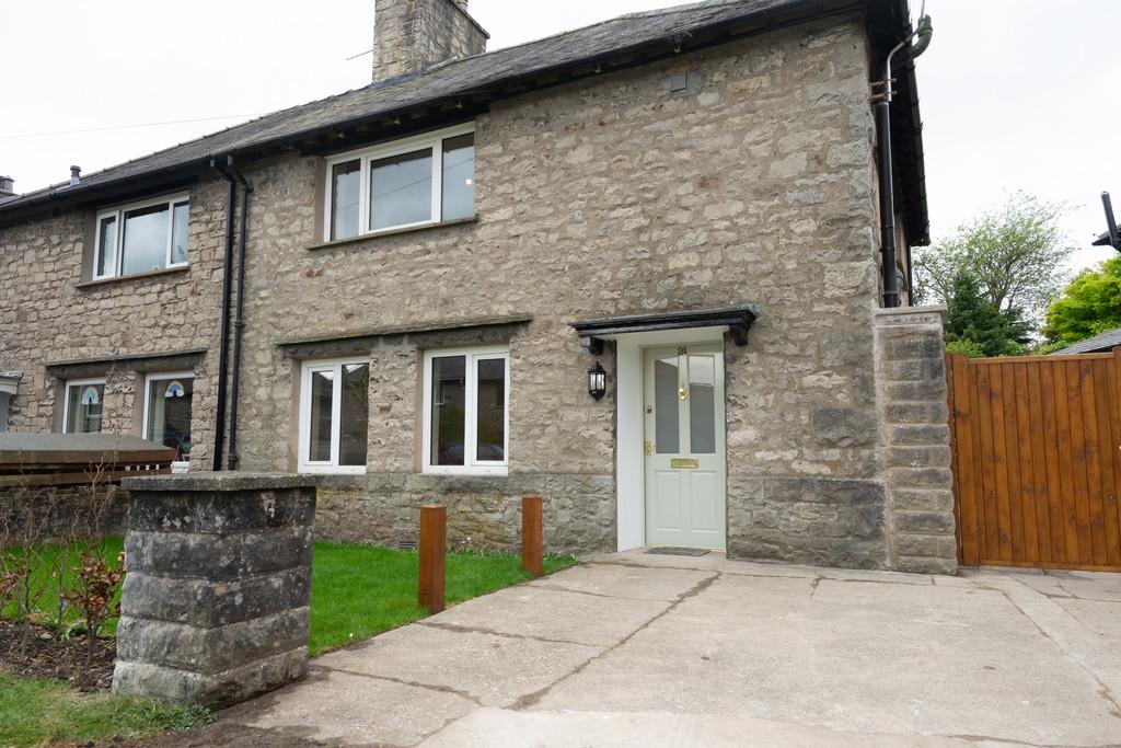Castle Grove, Kendal 3 bed semidetached house £925 pcm (£213 pw)