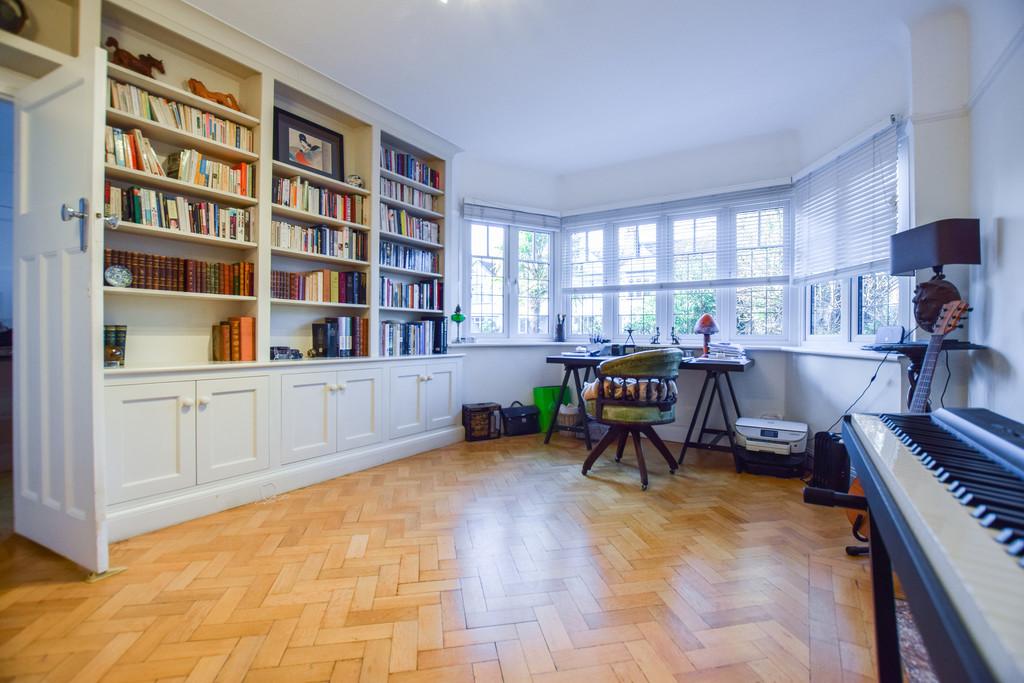 House in East Twickenham - View 5