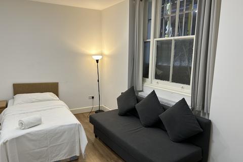 Studio to rent, Lancaster Gate, Paddington  W2