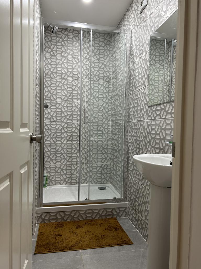Full shower room