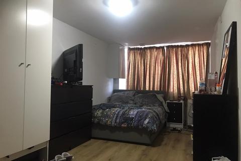 5 bedroom end of terrace house to rent, Park Road, Staines-upon-Thames, Surrey, TW19