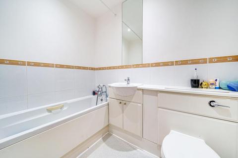 2 bedroom apartment to rent, Sunbury,  Sunbury-on-thames,  TW16