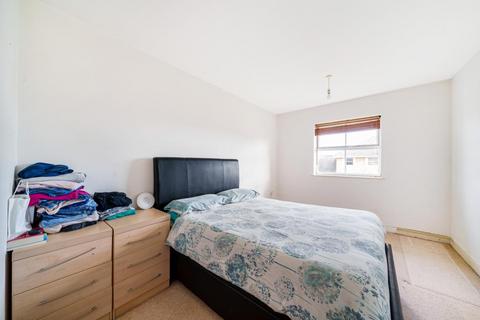 2 bedroom apartment to rent, Sunbury,  Sunbury-on-thames,  TW16