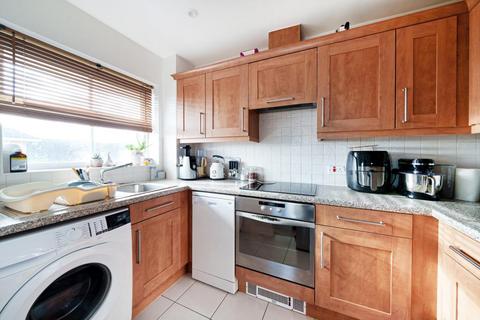 2 bedroom apartment to rent, Sunbury,  Sunbury-on-thames,  TW16