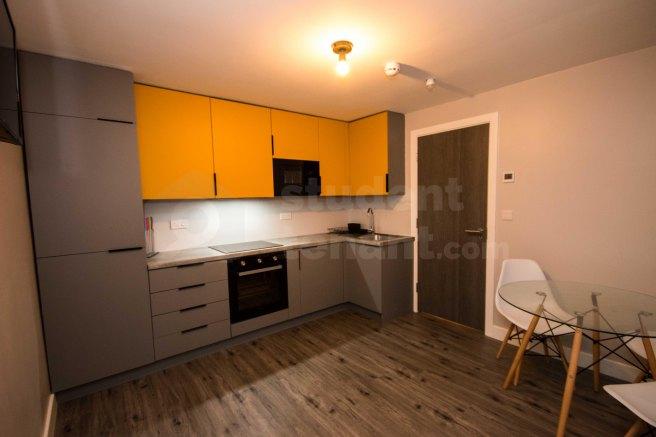 Broomfield road cv5 6jw 917227