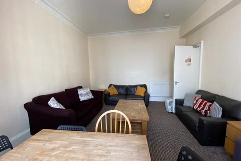 5 bedroom flat to rent, Brighton Street, Old Town, Edinburgh, EH1